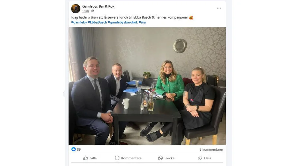 Restaurangen Gamlebys Bar & Kök la ut en bild på sin Facebooksida där de förevigat Ebba Buschs lunchstopp i Gamleby.