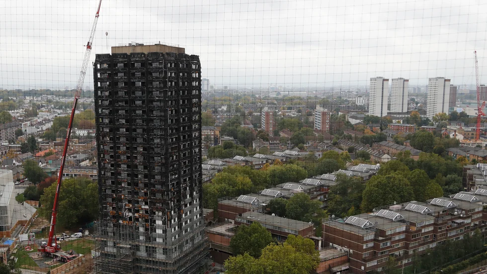 Branddrabbade Grenfell Tower i London ska nu rivas – mer än sju år efter att över 70 personer omkom. Bild från 2017.