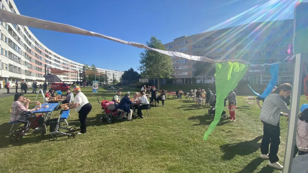 Det är fest i Brandkärr på lördagen. Se fler bilder i flödet nedan!