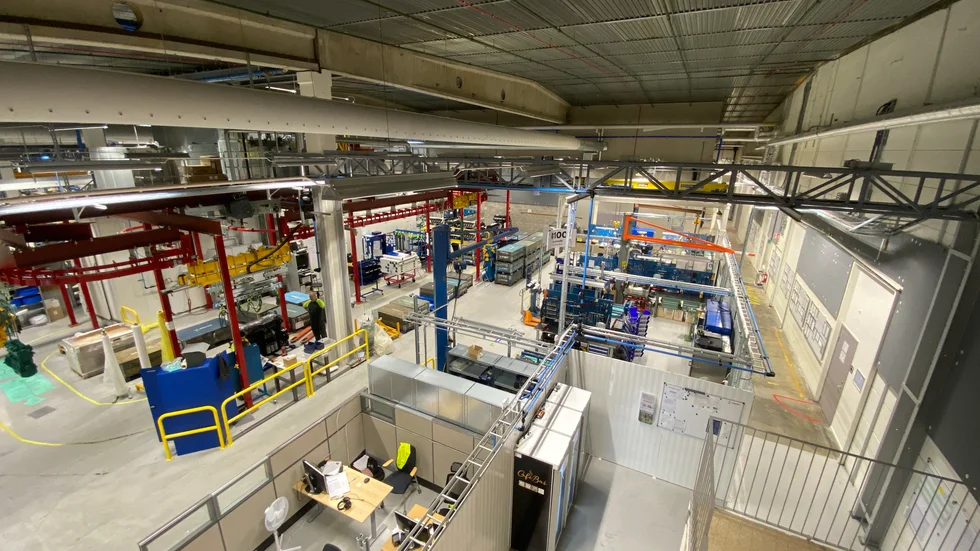 En del av fabriken från ovan. Totalt arbetar omkring 250 personer här.