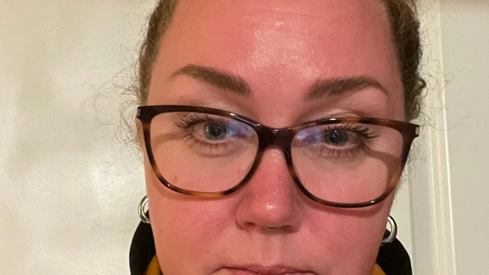 "Jag har ont i magen på morgonen för att man aldrig vet om baren har kommit iväg till skolan", säger mamman Maja Fjellström i Kallax om busskaoset.