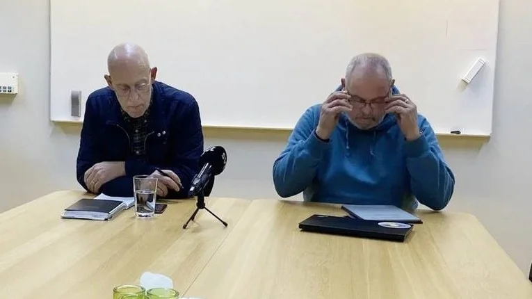 Flen kommuns kommunchef Håkan Bergsten och skolchef Henrik Ljungqvist fördömer domen mot den man som fick fem års fängelse för grov våldtäkt mot barn.