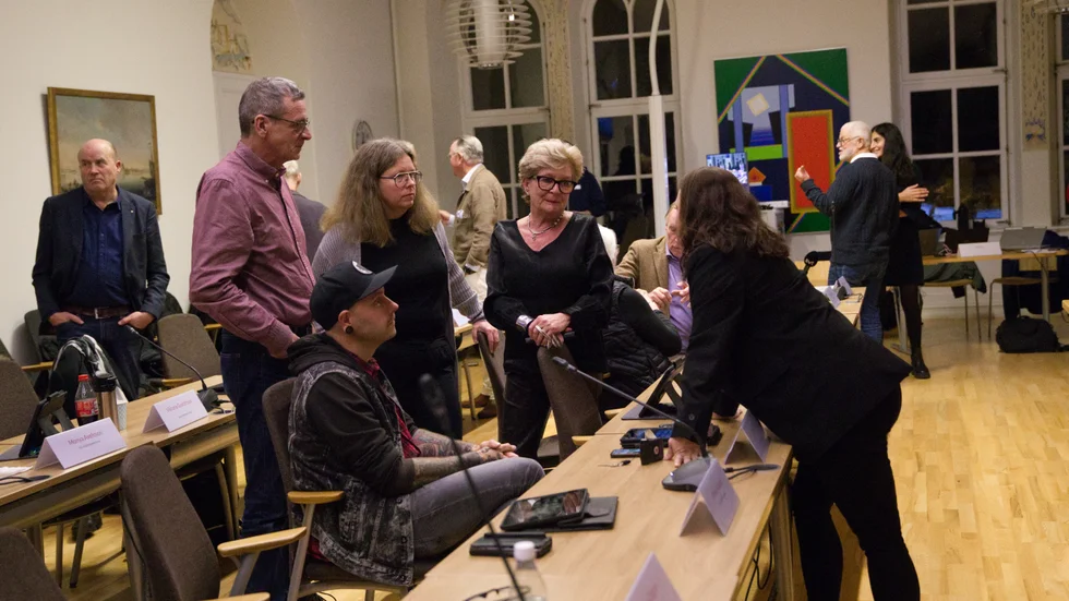 Fabian Thun, Monya Axelsson och Dessie Forsén lämnade S och blev vildar. Nu borde de avgå menar insändarskribenten.