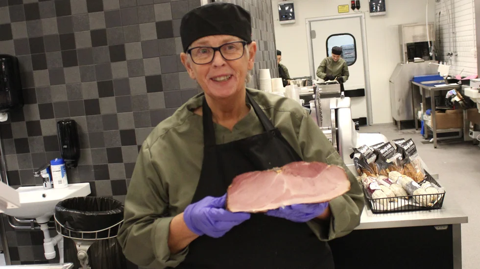Carina Svensson från Hultsfred med sin favoritskinka från Glada Grisar i Brantestad.