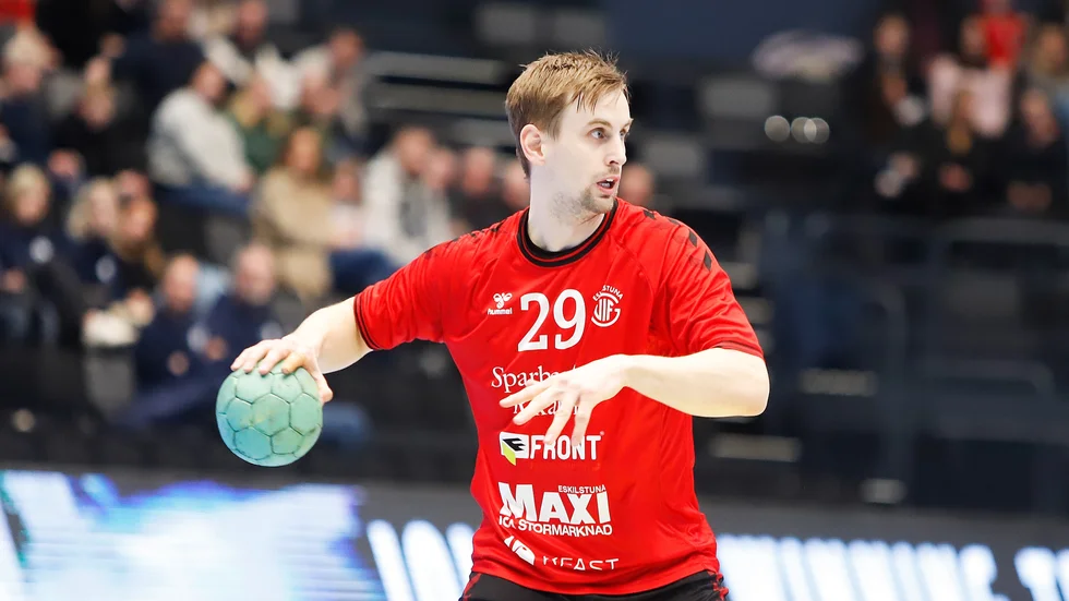 Lagkaptenen Richard Hanisch blev matchhjälte för Guif när han avgjorde på straff med tio sekunder kvar av matchen.