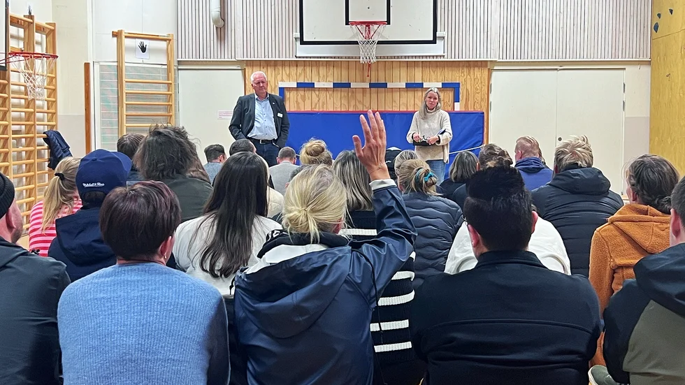 I veckan hade skolrådet på Smedsby skola bjudit in bildningschef och bildningsnämndens ordförande till ett föräldramöte där vårdnadshavare kunde ställa frågor rörande förslaget om nedläggning av skolan. 