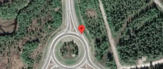 Stopp i ett körfält på grund av en stillastående lastbil på E45