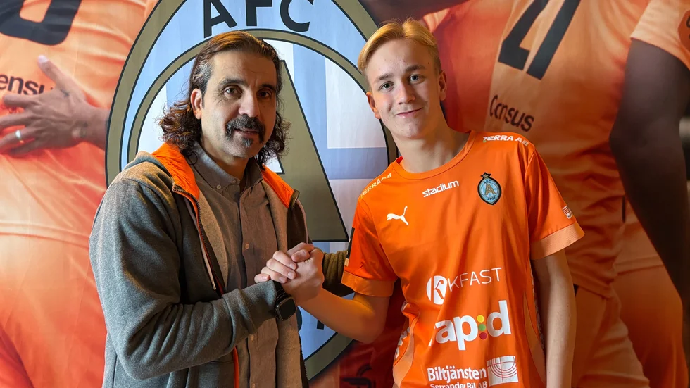 AFC-tränaren Melke Alan flyttar upp Vincent Lif i klubbens A-trupp.