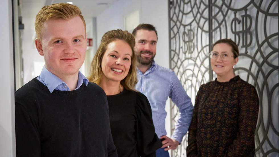 Viktor Granström, företagsrådgivare, Carina Eckhardt, förmögenhetsrådgivare, Henrik Widman, kontorschef och Jenny Svedberg, privatrådgivare, är några av medarbetarna du träffar på Handelsbanken i Skellefteå.