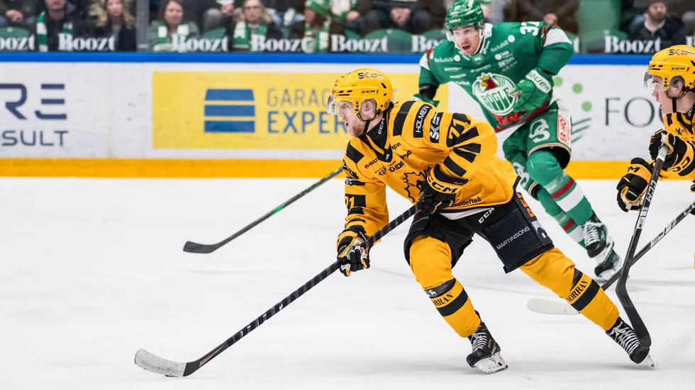 Efter 35 mållösa matcher fick Jonathan Davidsson till slut göra sitt första mål i Skellefteå AIK-tröjan. ”En lättnad, men sedan är jag ju också arg över att det inte har kommit tidigare.”, säger forwarden. 