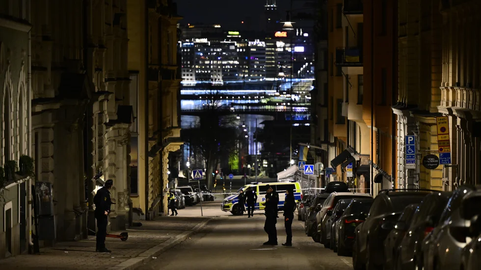 Händelsen utreds som allmänfarlig ödeläggelse samt brott mot lagen om brandfarliga och explosiva varor.