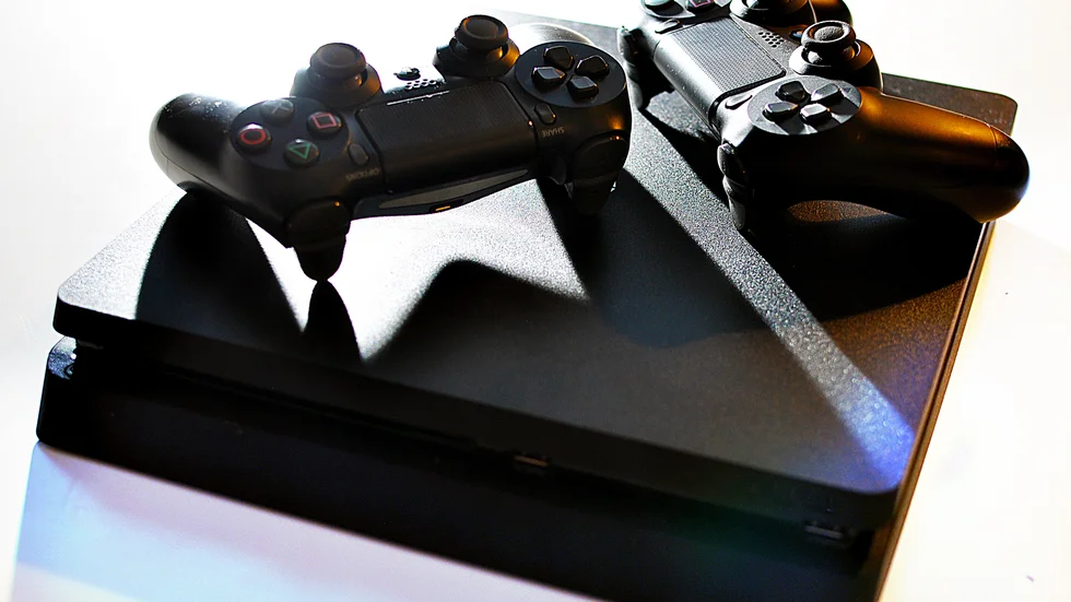 Problemen med spelkonsolen Playstation har pågått sedan fredagskvällen. Arkivbild.