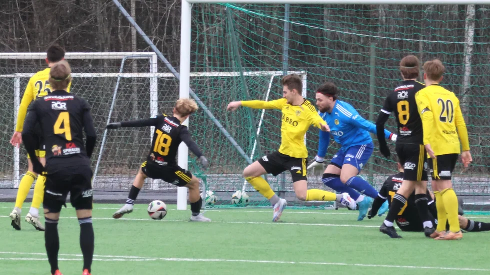 Smedby AIS tryckte på hårt mot VIF-målet första 45 minuterna. 