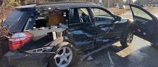 Person skadad efter bilkrock på p-plats