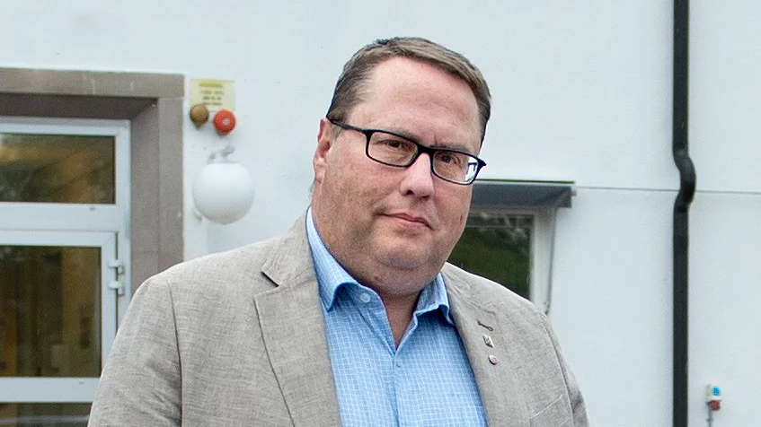 Kommunalrådet Niclas Hökfors (S) säger att han ska vända sig till ministernivå för att få till en ändring.  