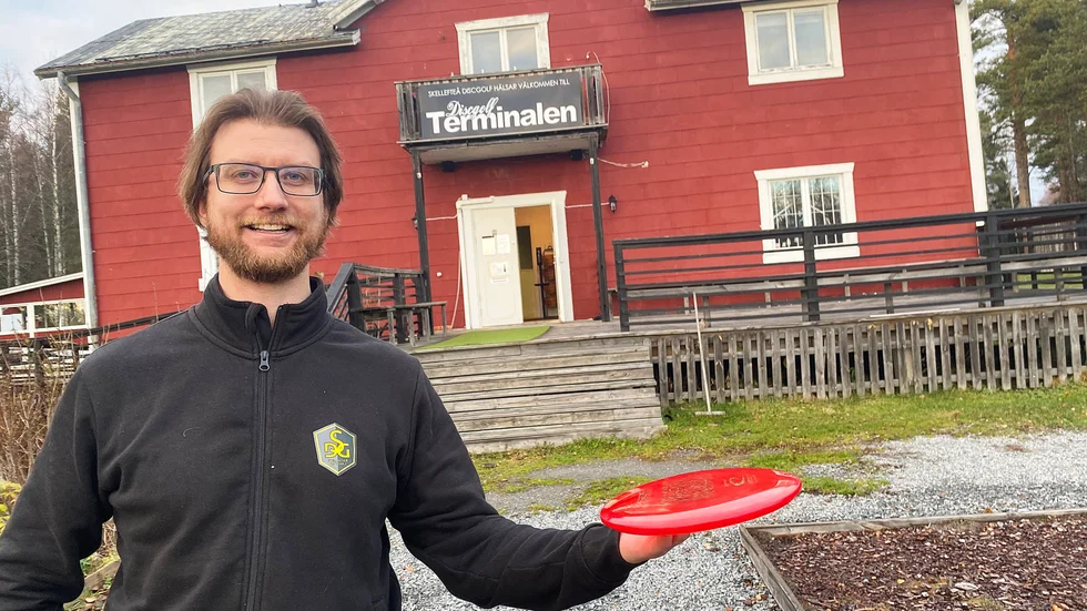 Christoffer Segerstedt-Stenlund, klubbchef i Skellefteå Discgolf, kan sammanfatta en ny framgångsrik säsong med uppemot 15 000 besökare på discgolfterminalen i BErgsbyn säsongen 2022. 