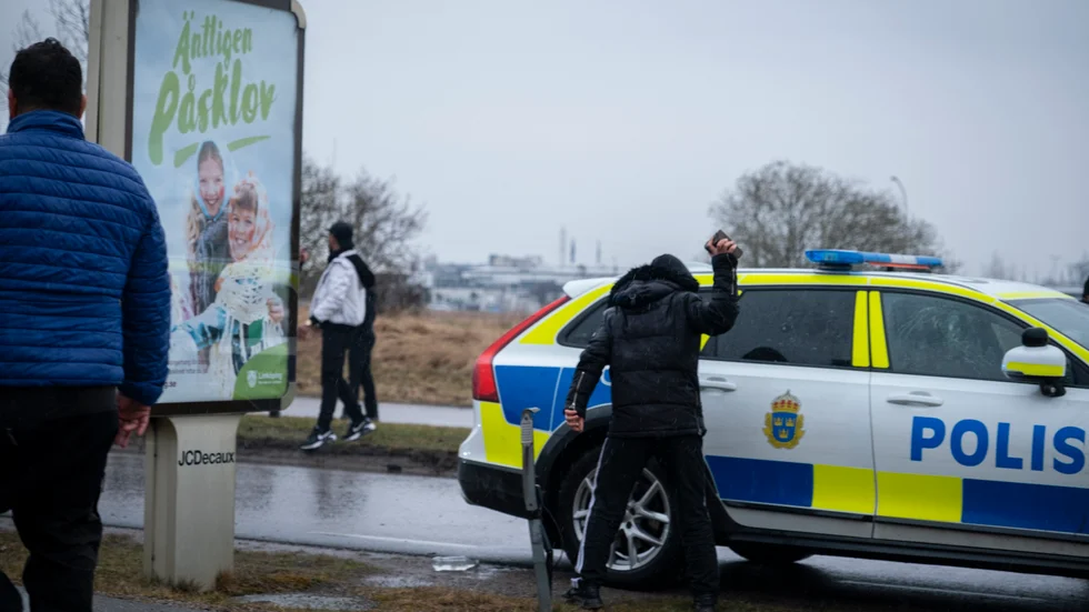 Göta hovrätt slår nu fast tre av domarna efter påskupploppet i Skäggetorp den 14 april 2022. Samtliga Linköpingsmän ska fortsatt avtjäna fängelsestraff för grovt blåljussabotage.