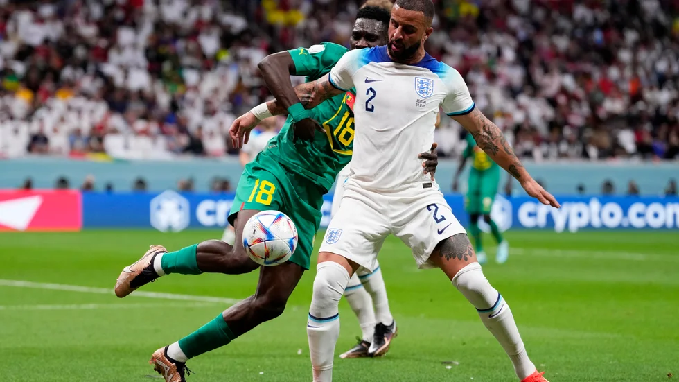 Kyle Walker (i vitt) i åttondelsfinalen mot Senegal.