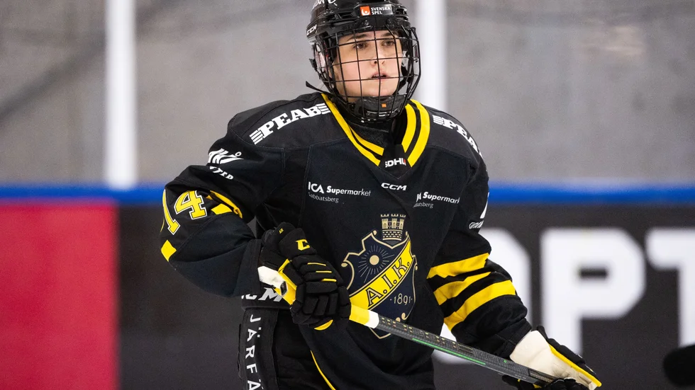 221008 AIKs Line Grahn deppar under ishockeymatchen i SDHL mellan AIK och Luleå den 8 oktober 2022 i Stockholm. 
Foto: Emma Wallskog / BILDBYRÅN / COP 320 / EW0105