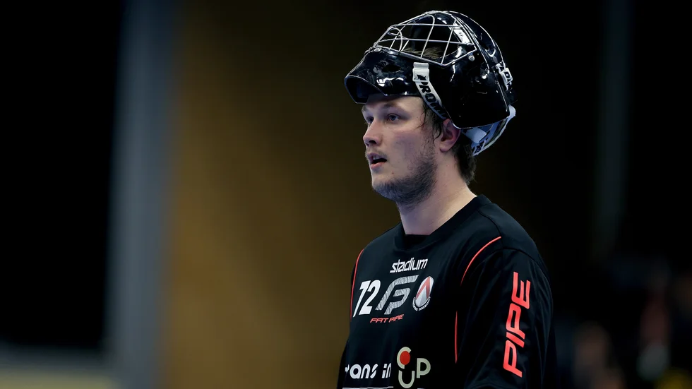 Gustav Jansson med en tom blick efter att ha släppt in ett par kontringsmål i förlustmatchen mot Storvreta.