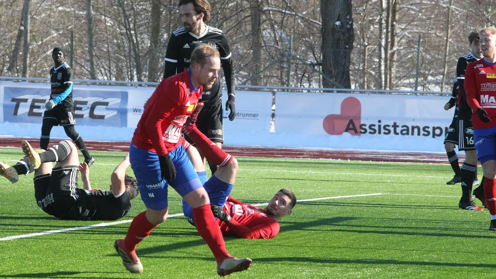 Borens IK är nära efter hörna, men Adnan Zekics boll går utanför och det blev förlust mot Trosa-Vagnhärad med 1-2.