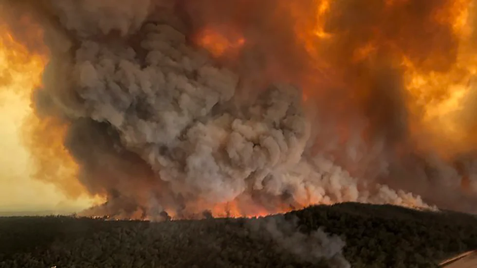 Tidigare studier har visat att mer än en miljon ton rök pumpades in i atmosfären under Australiens skogsbränder under slutet av 2019 och början av 2020. Arkivbild.