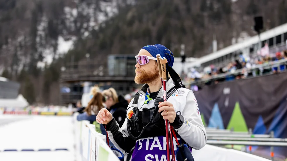 Anders Byström, chef över det svenska landslaget i längdskidor, har lite ont i magen inför stafetten: "Det är den värsta för mig att stå och se på."