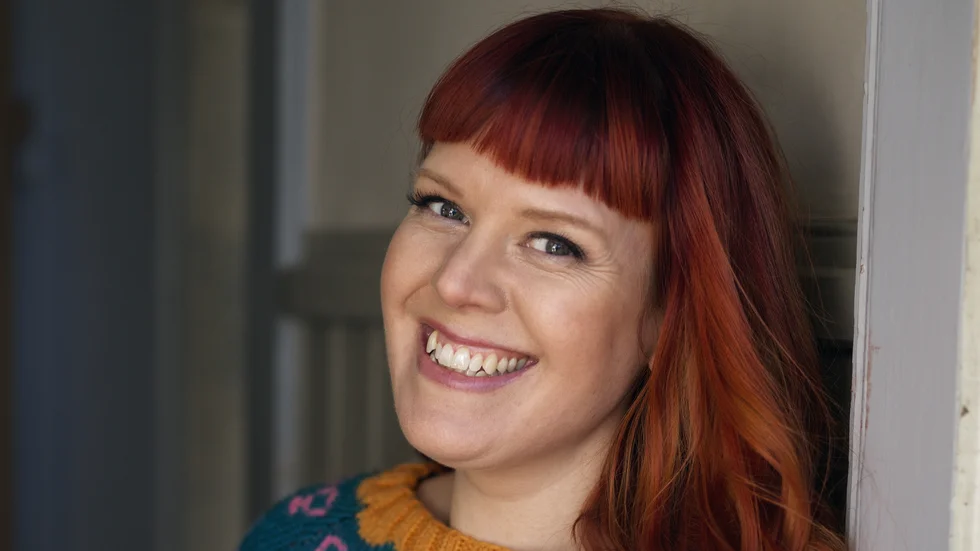 Författaren Marie Lok Björk besöker Katrineholm under den internationella kvinnodagen för att delta i ett författarsamtal.