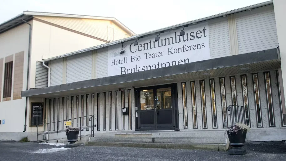 En intrångsersättning på 5000 kronor per månad kommer att betalas till Centrumhusföreningen.