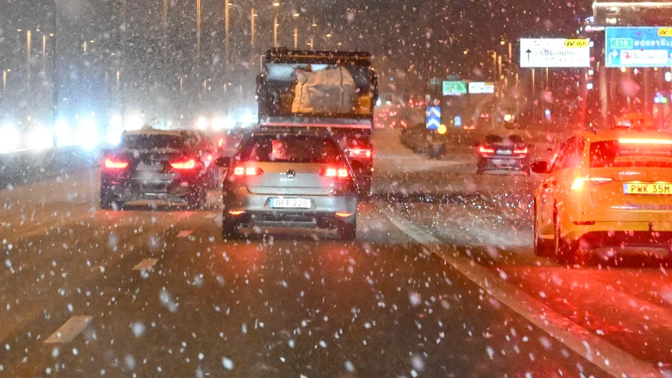 Är du rustad för att stå still i kö bakom en olycka medan snön faller? (Bilden är tagen tid ett annat tillfälle.)