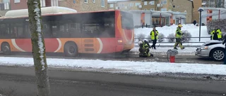Bil i krock med buss på Storgatan