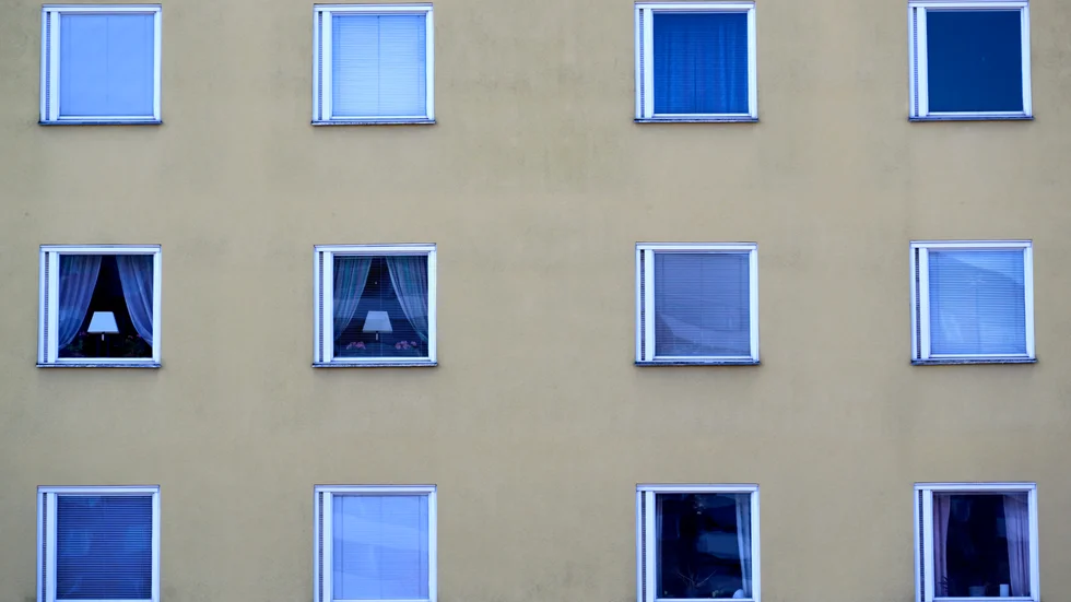 Pappan fotade dottern när hon befann sig inomhus. Arkivbild.