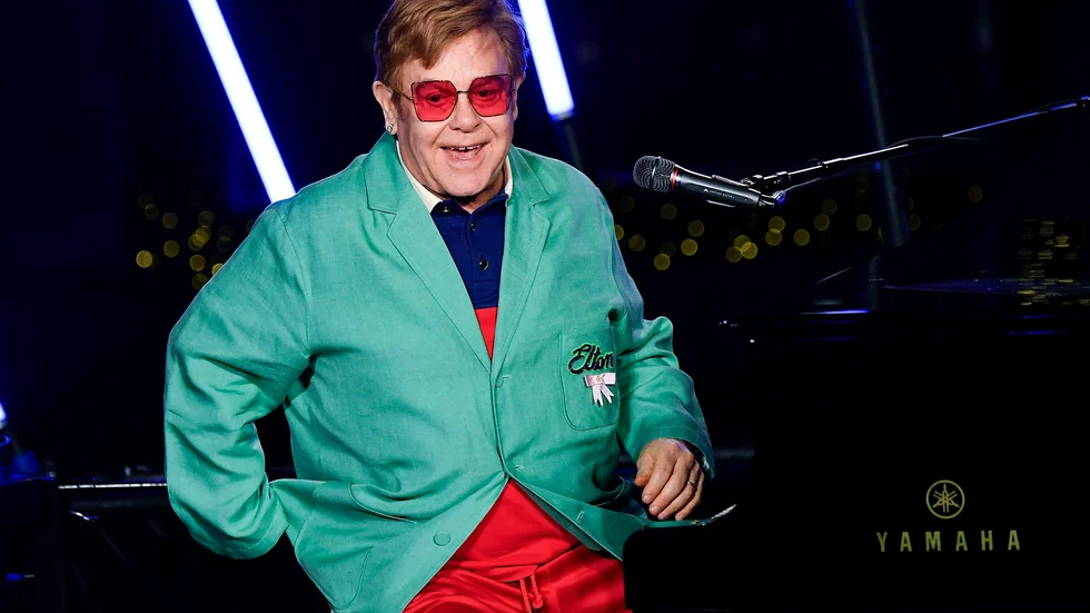 Elton John slutar twittra i protest mot Elon Musk nya amnesti.