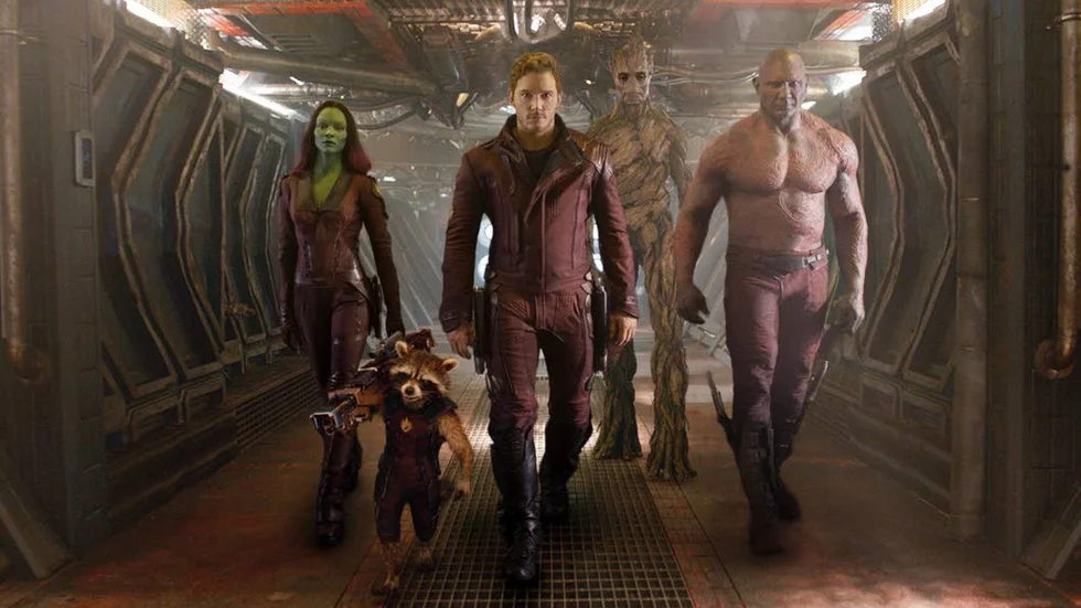 Zoe Saldana, tvättbjörnen Rocket (Bradley Cooper), Chris Pratt, Groot (Vin Diesel) och Dave Bautista i Guardians of the galaxy.