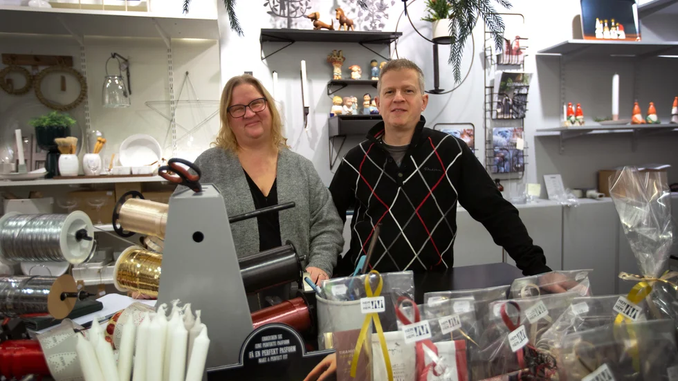 Butiksägarna Marie-Louise Lidström och Fredrik Siverhall är nöjda med sin egen kampanj "Lokal Is the new black". De vill få Piteåborna att handla mer lokalt.
