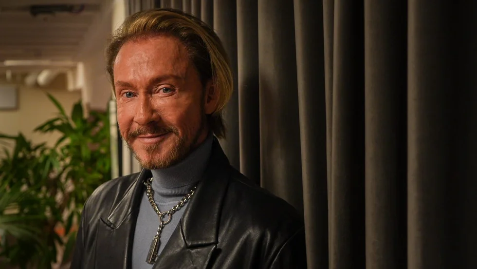 Christer Lindarw är aktuell i rollen som Danny i filmen "Länge leve bonusfamiljen" som har premiär den 2 december.