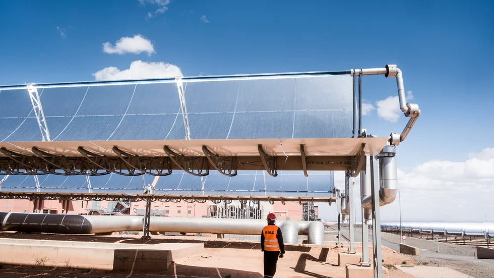 QUARZAZATE 2019-03-26
Bild till artikelserien "Klimatskiftet - innovationerna som visar vägen" i Svenska Dagbladet. Marocko har byggt världens största solkraftspark i Saharaöknen, Quarzazate Solar Power Station. Enorma konkava speglar i Noor 1 riktar strålarna mot en vätska som hettas upp till cirka 400 grader.   
Foto: Magnus Hjalmarson Neideman / SvD / TT / Kod 10078
** OUT DN, Dagens Industri (även arkiv) ** 