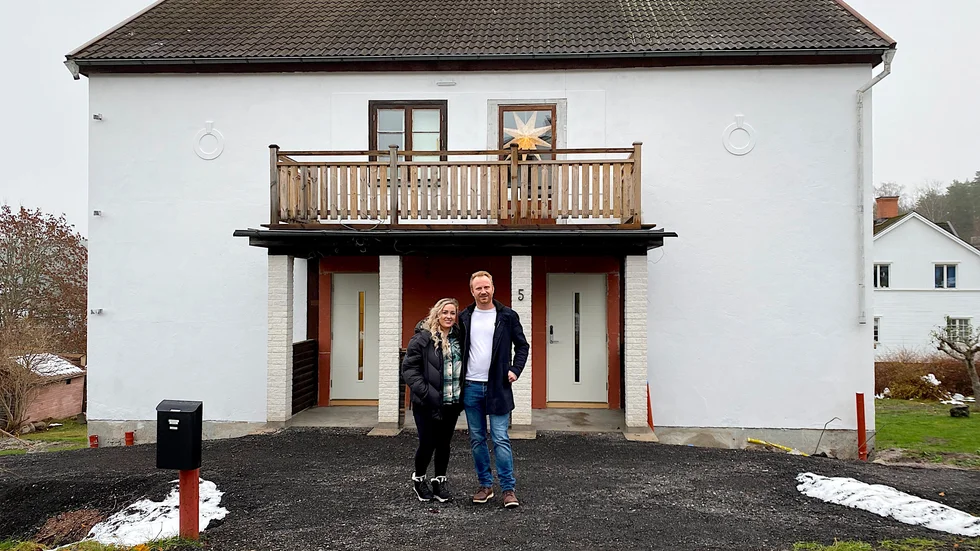 Det har varit ett års hårt jobb och paret Engla J-son och Fredrik Roth räknar med ytterligare ett innan de är helt klara med huset.