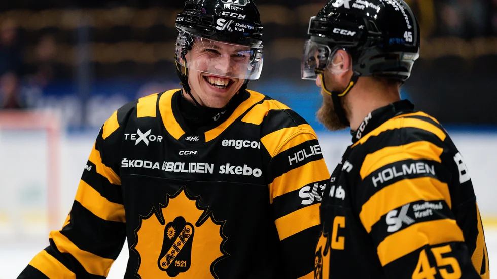 Livet leker för Johnson, som har 25 poäng (5+20) på 30 matcher men som vill och kan ännu mer. "Det finns mer att ge”. 