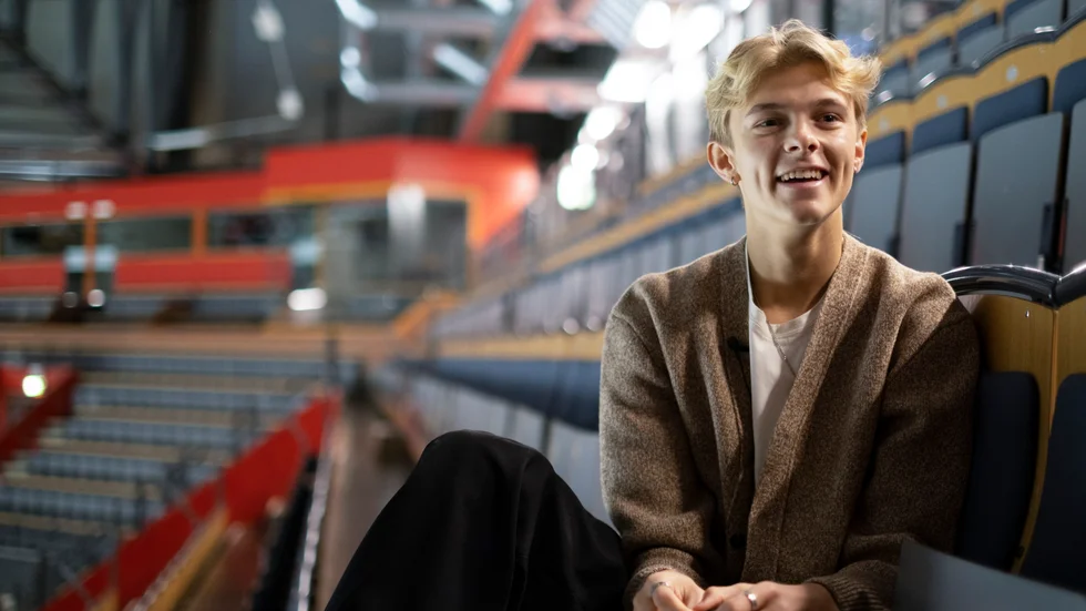 Uppträdandet i Melodifestivalen blir Theoz blott andra spelning hemma i Linköping. Den första gjorde han på Arbis i höstas.