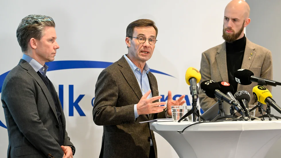 Försvarsminister Pål Jonsson (M), statsminister Ulf Kristersson (M) och civilförvarsminister Carl-Oskar Bohlin (M) meddelar att civilplikten kommer att återinföras i Sverige på en presskonferens under Folk och Försvars rikskonferens i Sälen. 