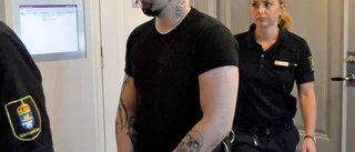 Dömd för knivmord flyttas