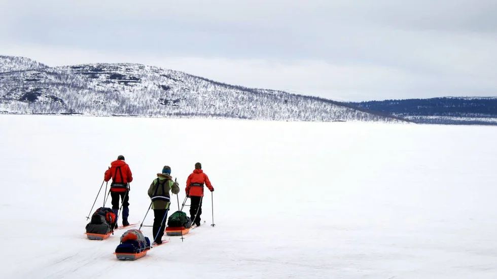 NATUR. Parkeringen där soporna lämnas idag ska plogas framöver också, trots att uppsamlingsplatsen för sopor och latrinkärl flyttas. Parkeringen är viktig för folk som vill ta del av naturen i Torneträskområdet.