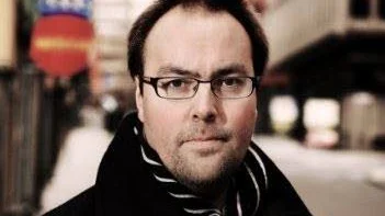 Författaren Victor Estby skriver dagsverser på sidan 2 i NSD.