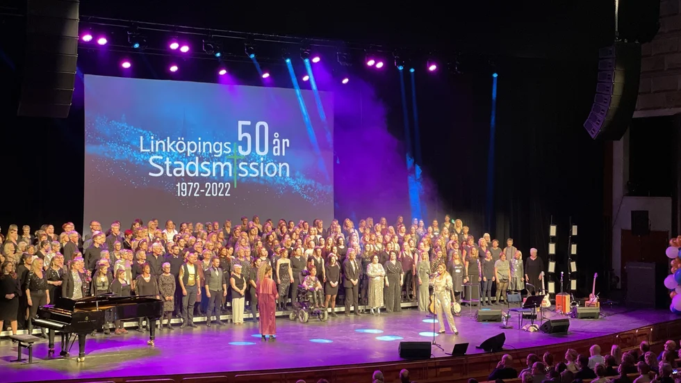 Joyvoice går på scen.

I samma stund som galan sker så byter Linköpings Stadsmission namn till Östergötlands Stadsmission. 

”Vi ska täcka in hela Östergötland”, berättar Dethlefssen.