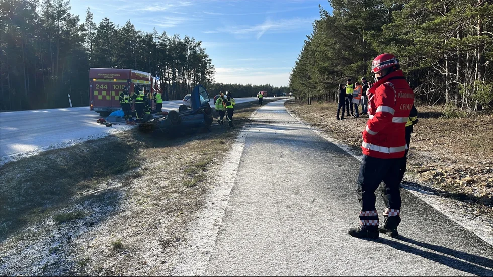 På fredagen voltade en bil på väg 140.