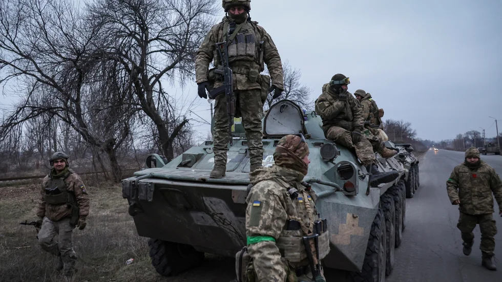 Ukrainska soldater på väg till fronten i Donetsk i slutat av januari. Arkivbild.