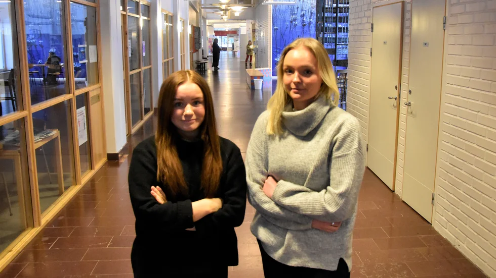 Emmy Björkman och Linn Nilsson tror ökningen av psykisk ohälsa beror på ideal och sociala medier.