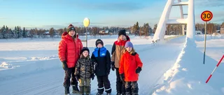 Barnen nobbas skolskjuts – trots tung lastbilstrafik