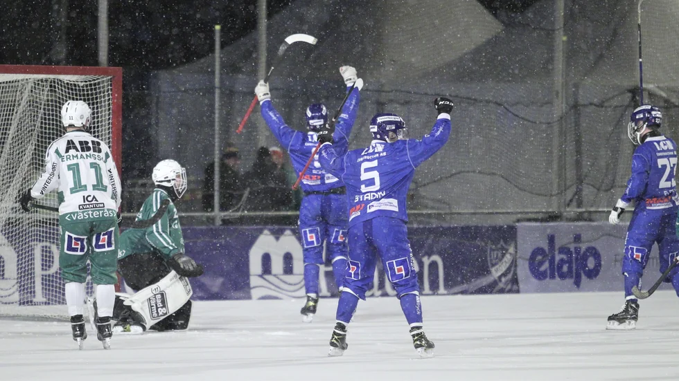 IFK Motalas Albin Rohlén har styrt in 1-0 till IFK Motala i sista grundseriematchen mot Västerås SK. Rohlén gör en bra säsong och var IFK:s främste. Framför allt för sin första halvlek får han tre poäng.